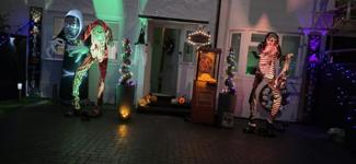 Clowns animatronics lights fog machine etc!!